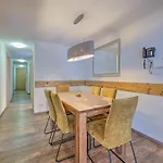Brunner On The Slope Apartment *