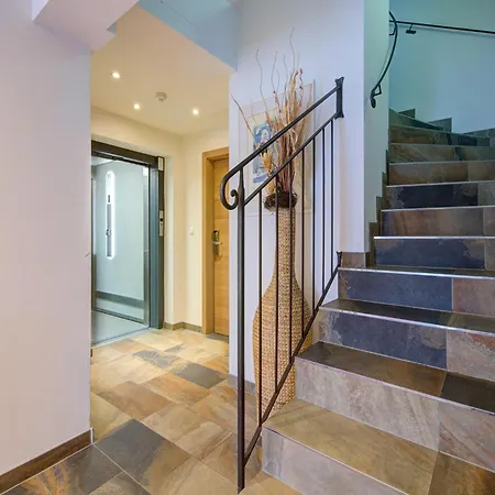 Daire Brunner On The Slope Niederau